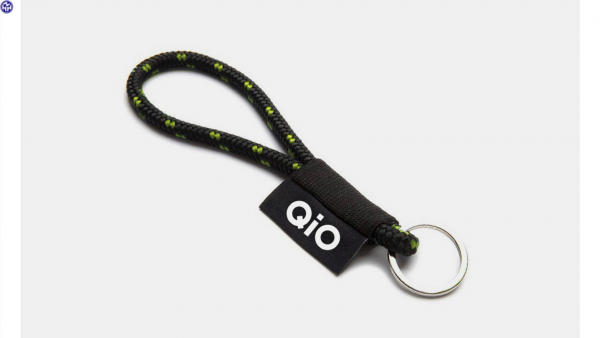 QIO Schlüsselanhänger; Polyester mit glanzvernickeltem Stahl, schwarz / grün